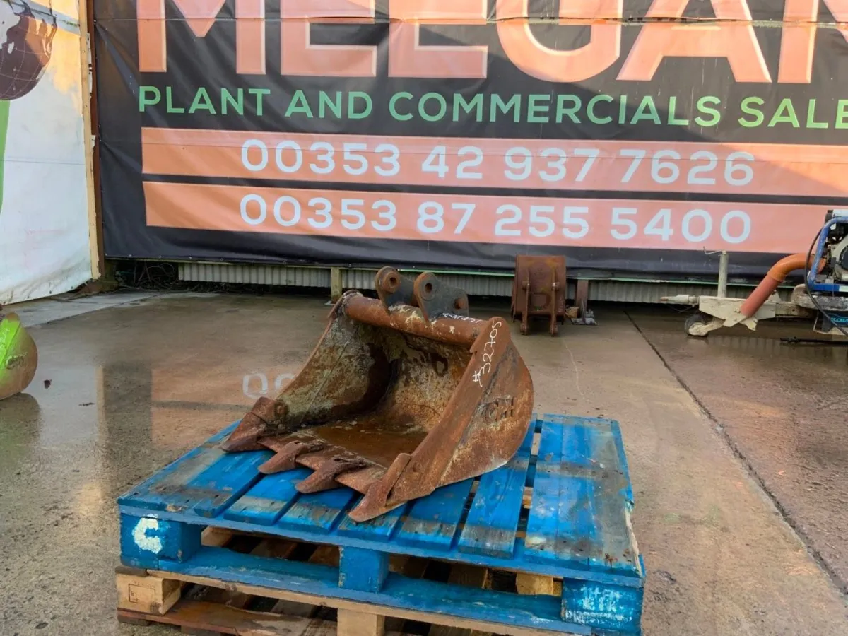 24" MINI DIGGER BUCKET....30mm PINS......32705. - Image 1