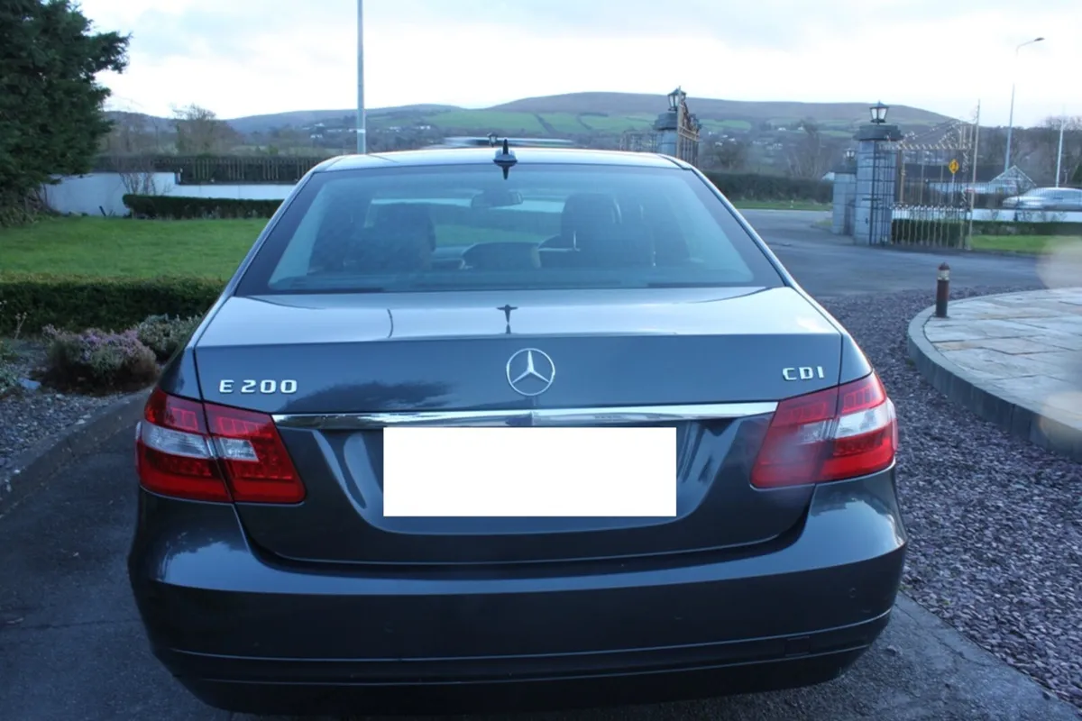 Mercedes-Benz E200 CDI, 2012 - Image 2