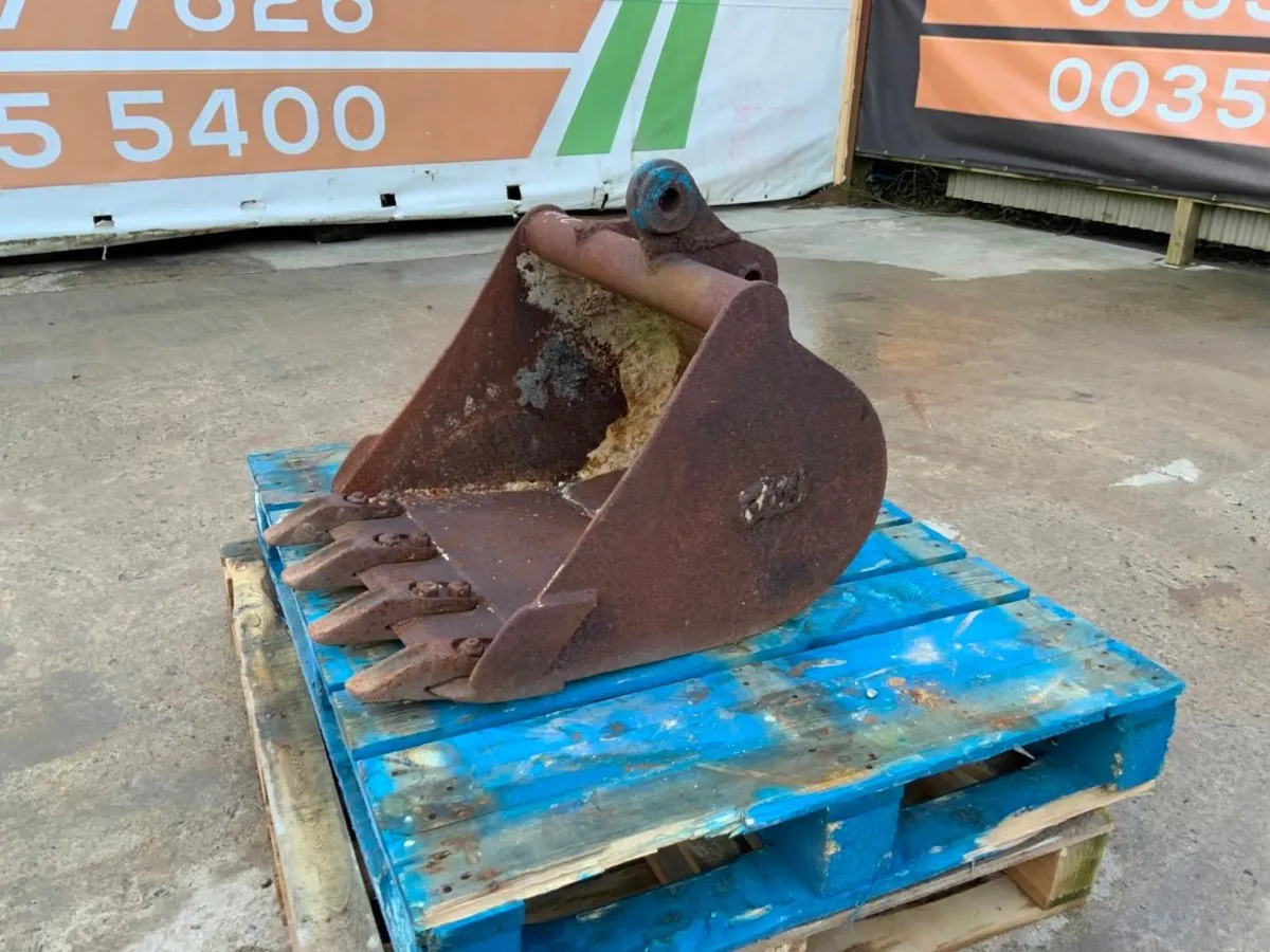 24" GEITH DIGGING BUCKET....30mm PINS...REPAIRS. - Image 1