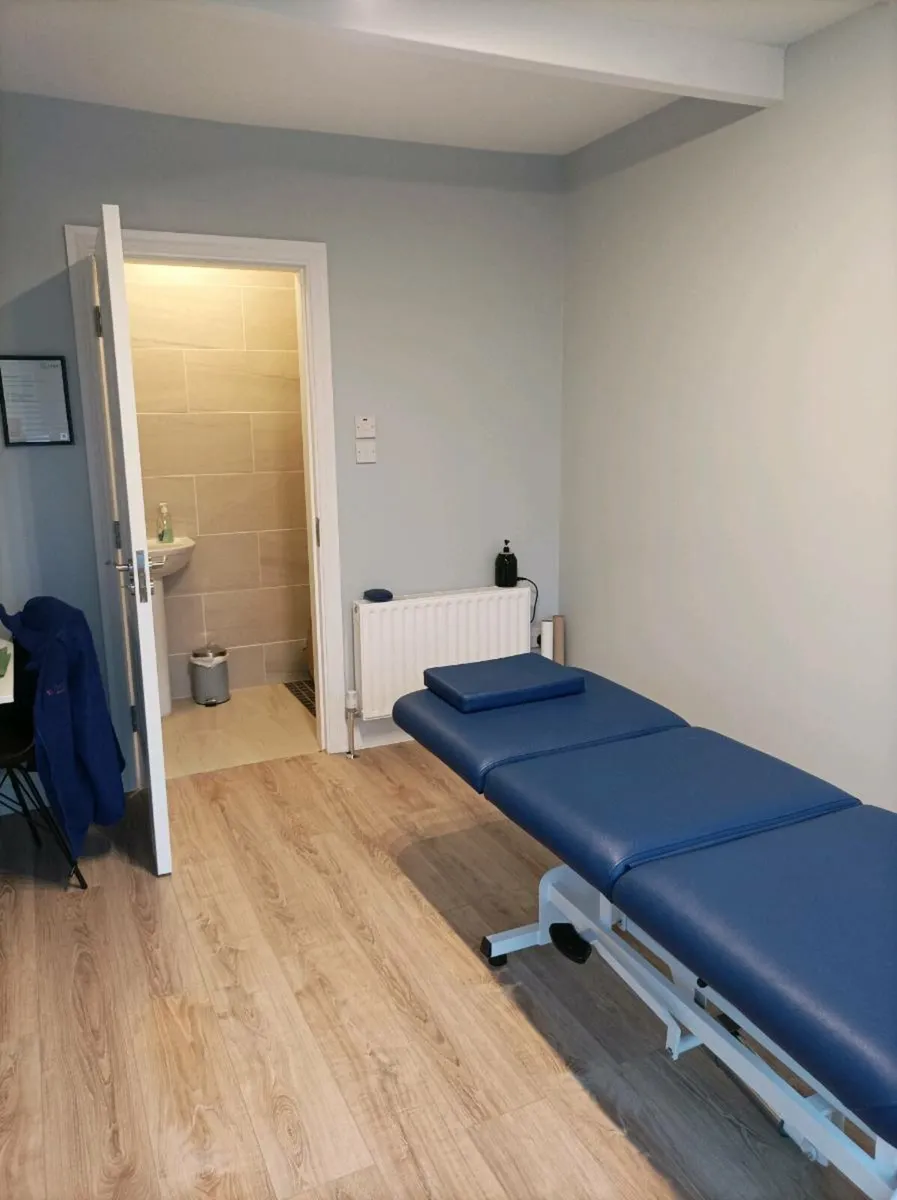 Massage Physiotherapy Room share rent - Image 3