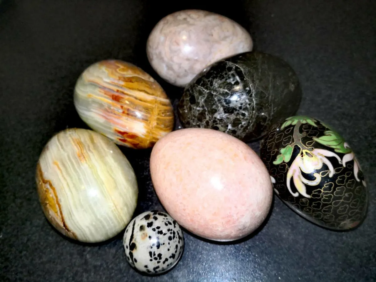 5 large marble eggs plus 2 - Image 2