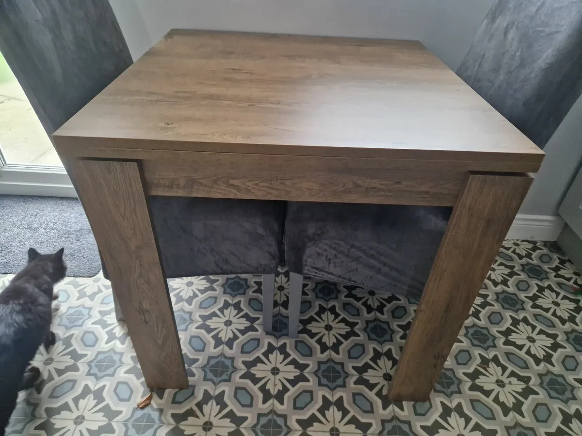 Hallund deals dining table