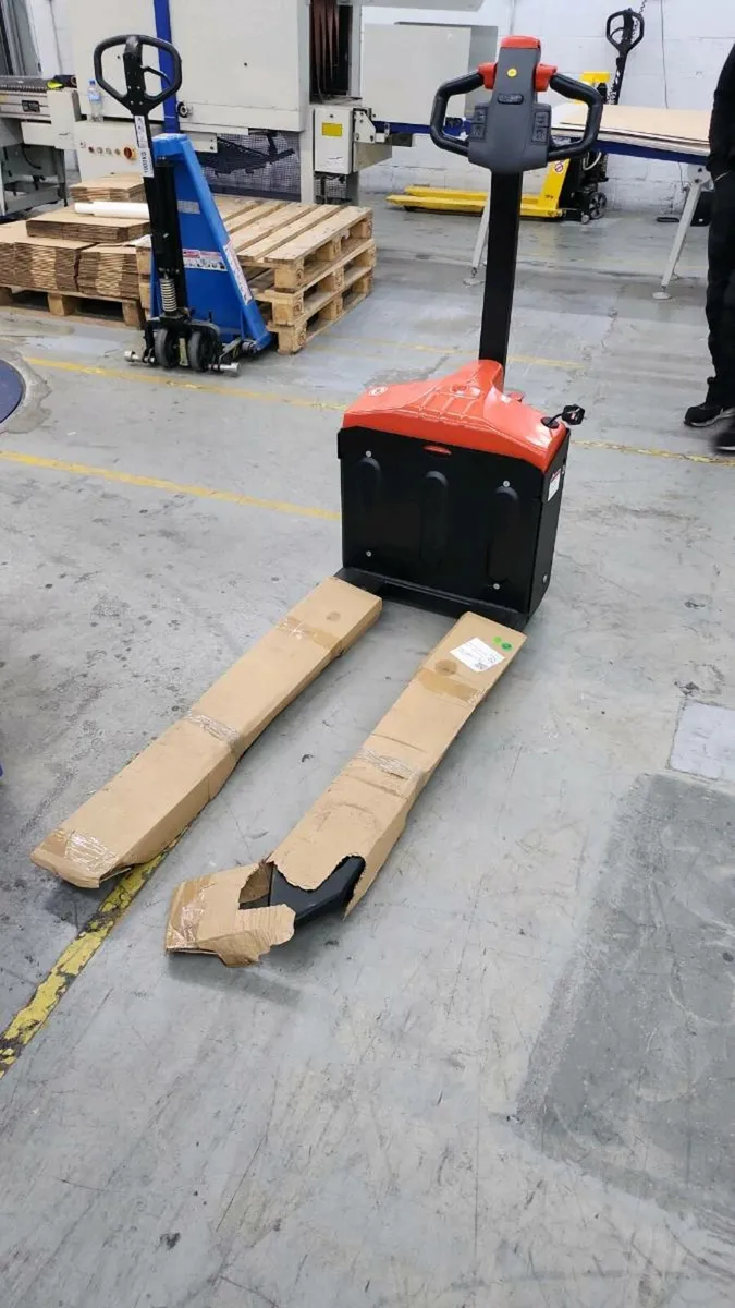 Hand Pallet Trucks - Image 2