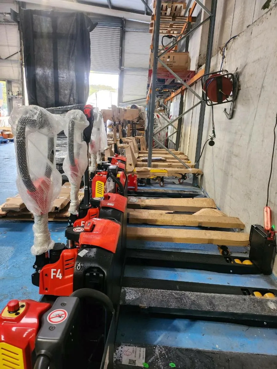 Electric pallet trucks[IN STOCK] - Image 1