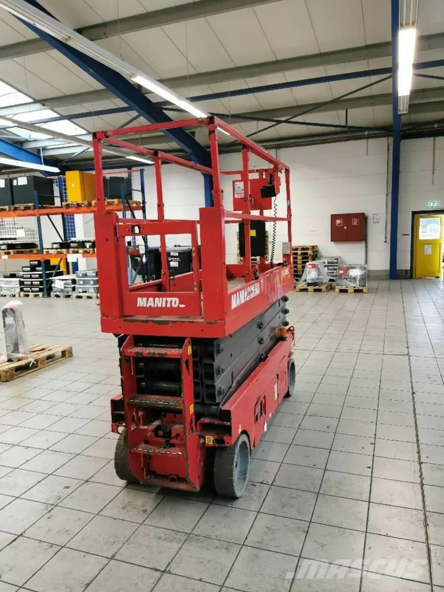 Scissor Lift MANITOU 100 SEC, 193 hours , 10m work - Image 4