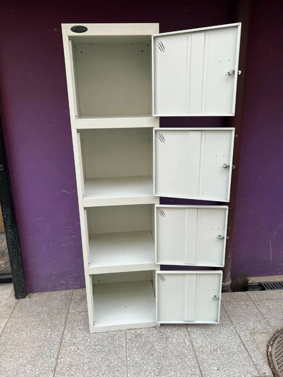 Personnel lockers - Image 2