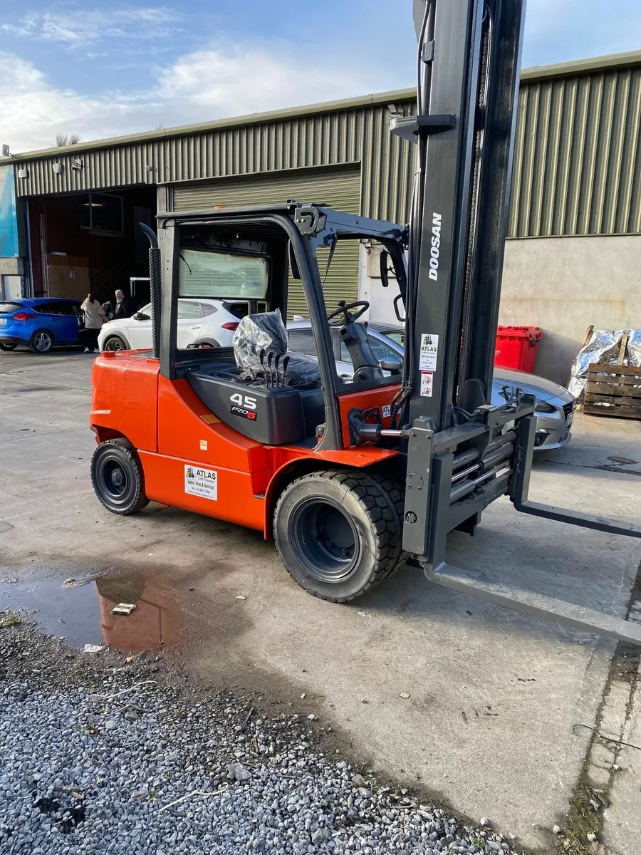 Doosan D45 Forklift - Image 1