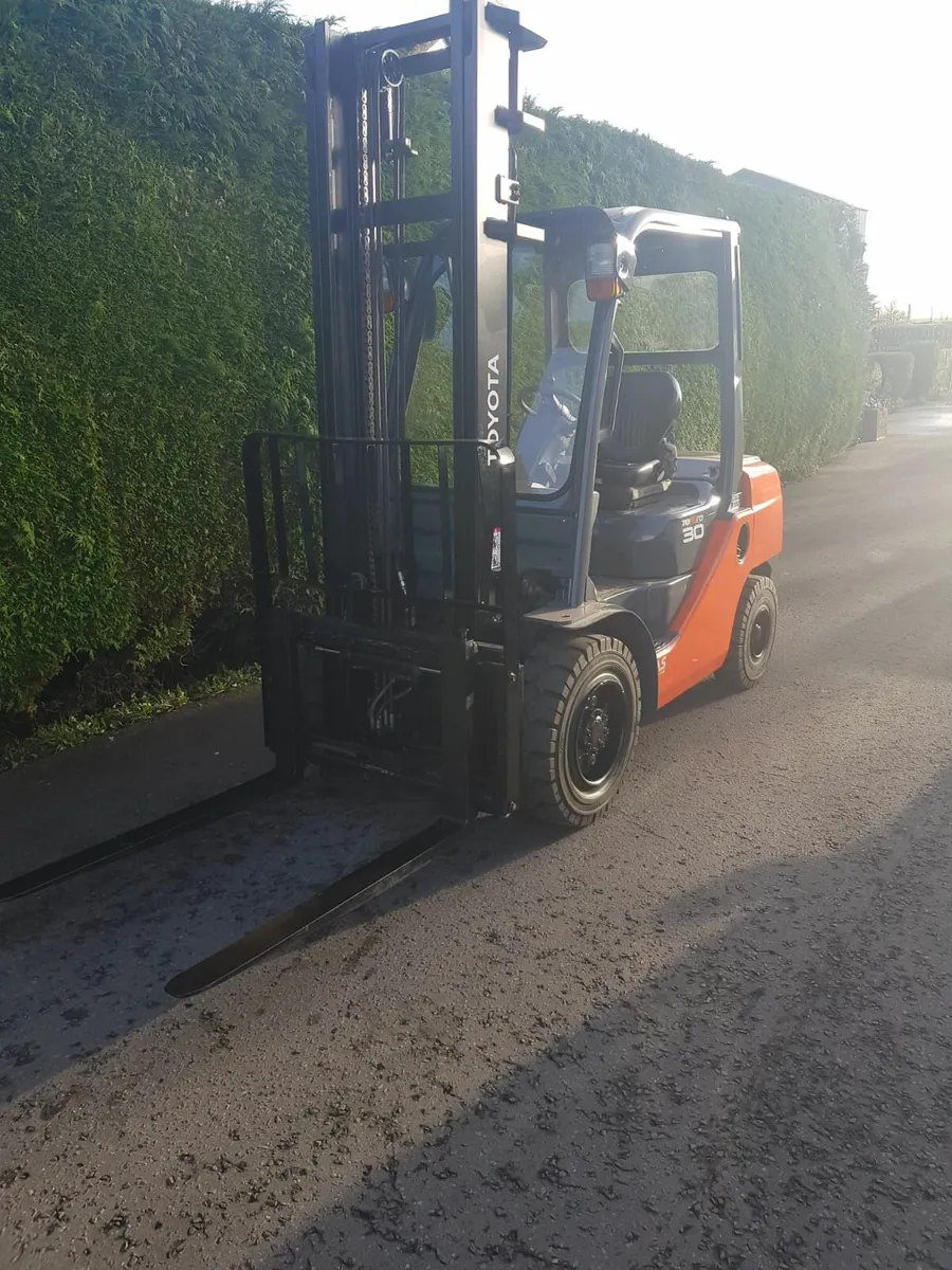 Toyota FD30 3 Ton Forklift - Image 4
