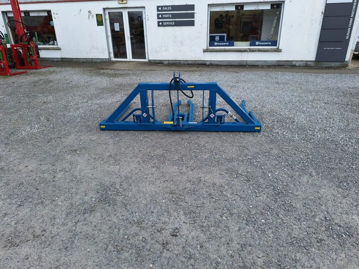 NEW FLEMING DOUBLE BALE HANDLER