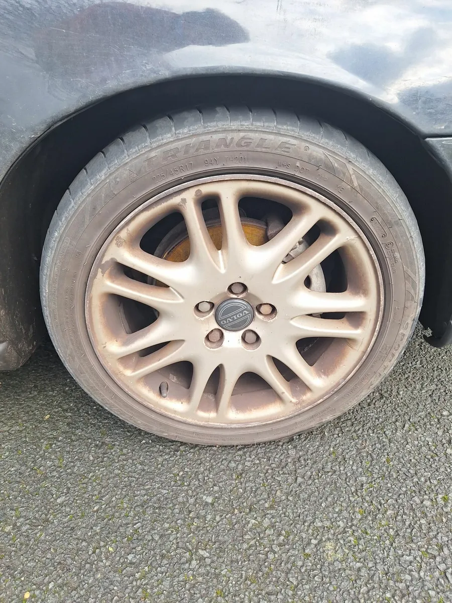 Volvo v70 alloy wheel wanted - Image 1