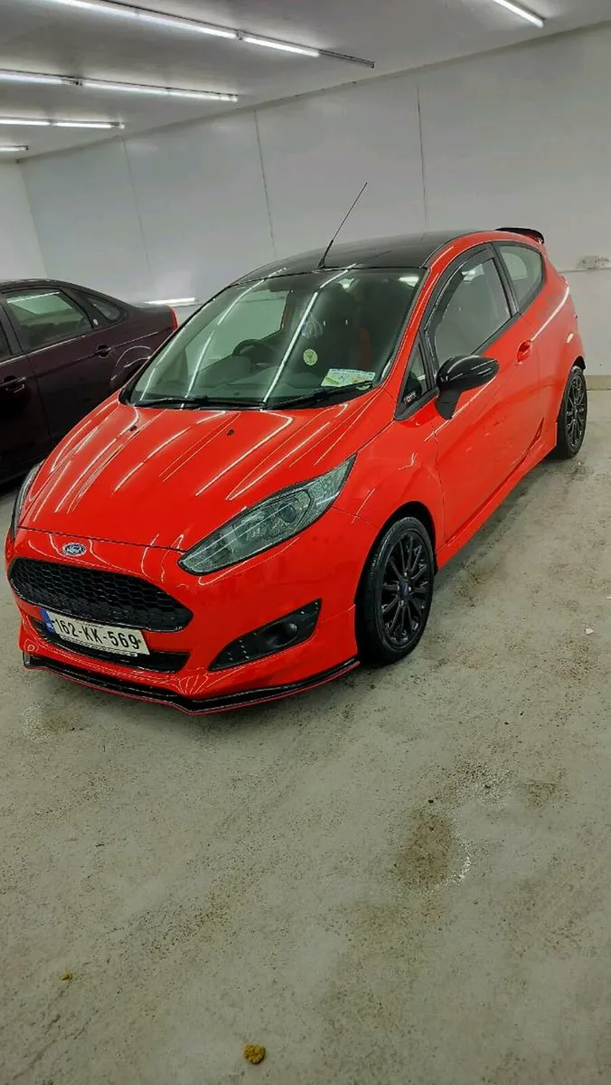 Ford fiesta ST-line Red Edition