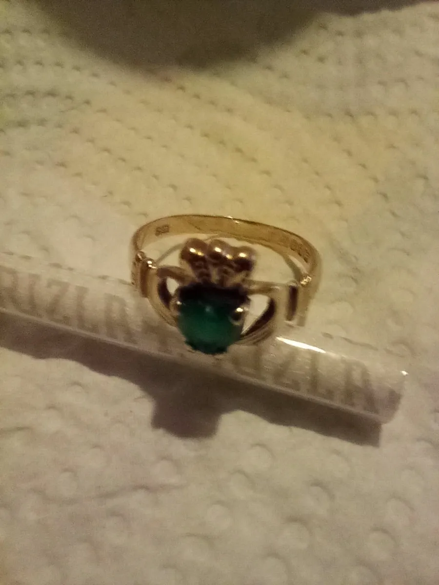 Lady CT gold  Irish claddagh ring size L - Image 1