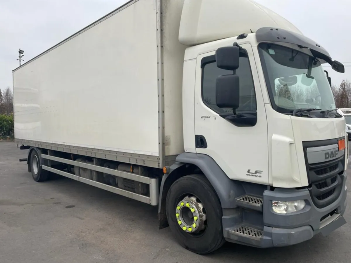 162 DAF LF 250 18 Ton With 2Ton Tail lift for Sale - Image 3