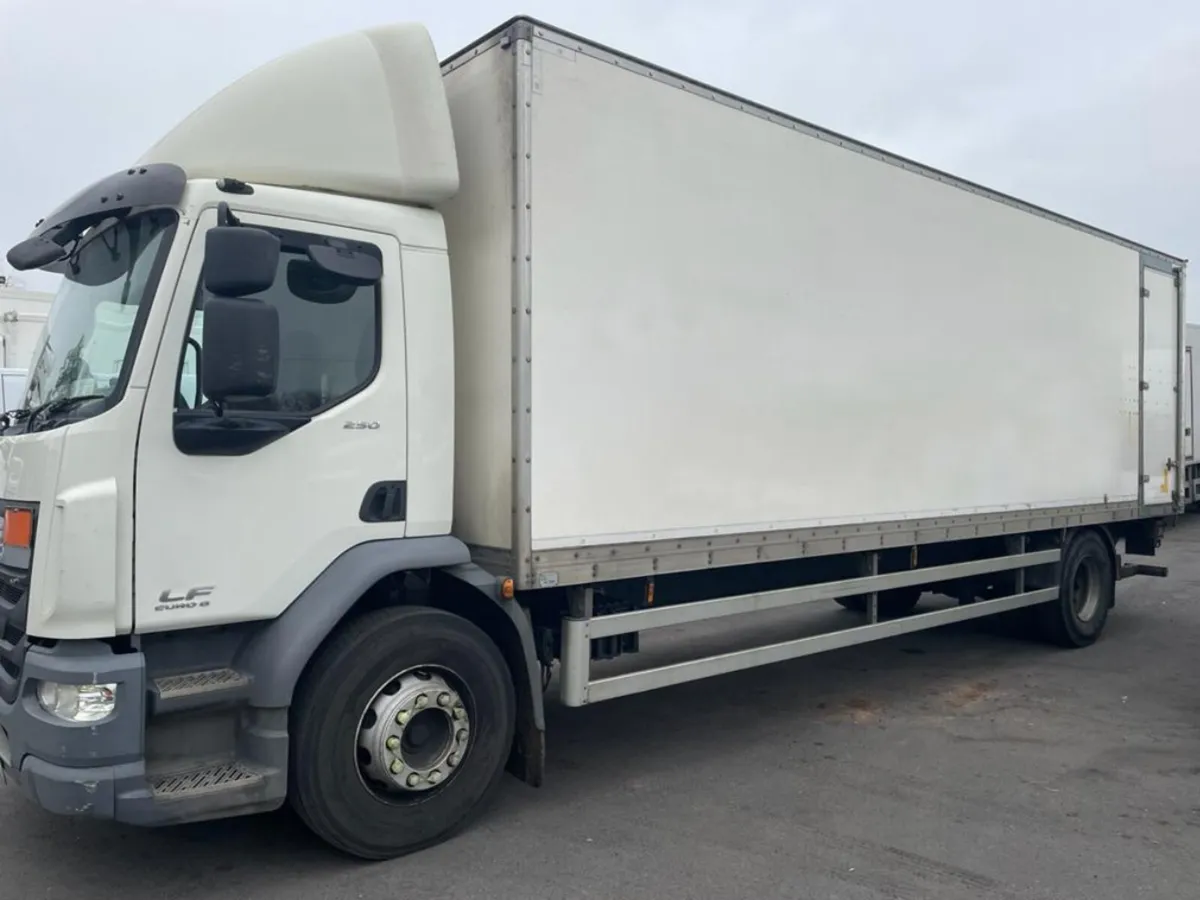 162 DAF LF 250 18 Ton With 2Ton Tail lift for Sale - Image 1