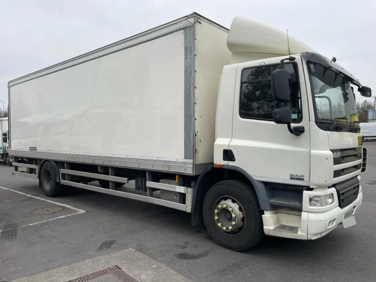 2014 DAF CF 18 Ton with 2 Ton Tail Lift For Sale - Image 1