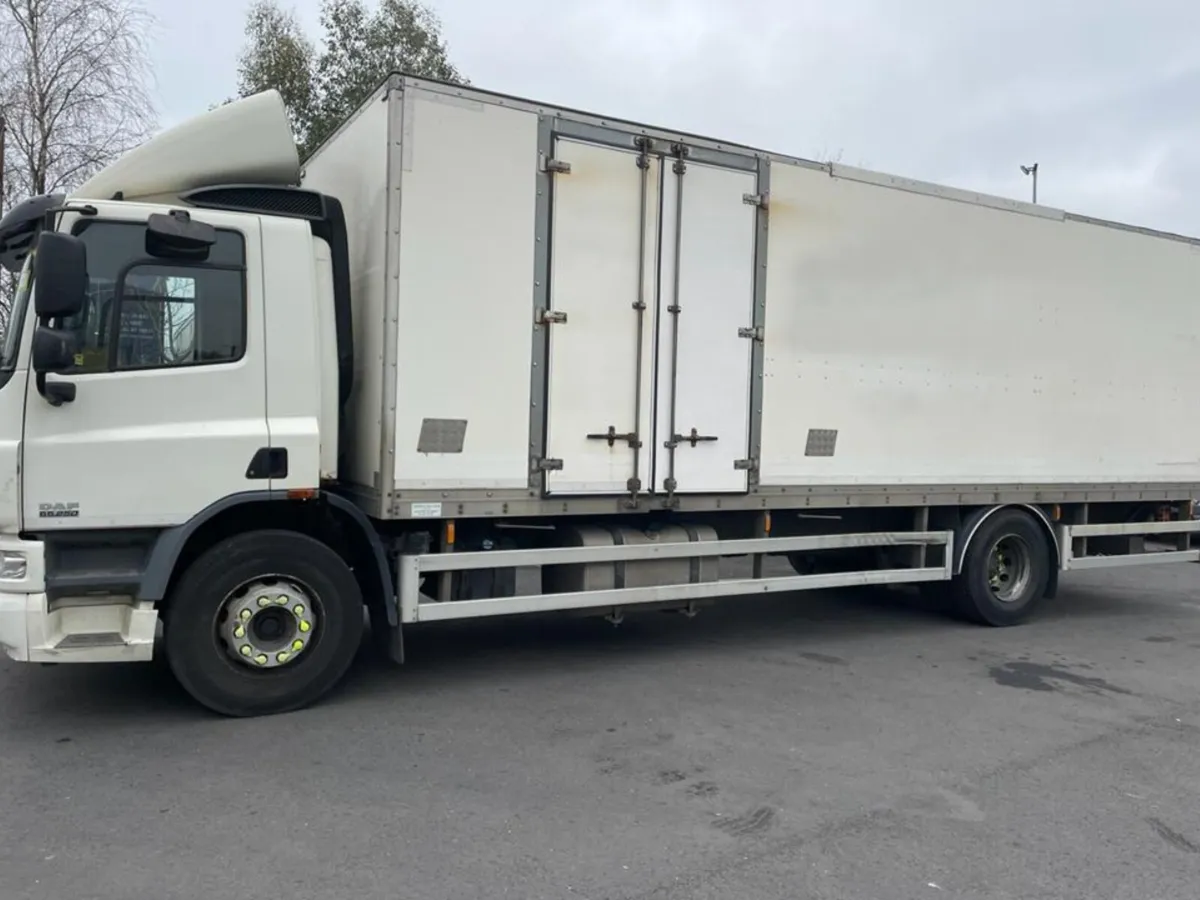 2014 DAF CF 18 Ton with 2 Ton Tail Lift For Sale - Image 3