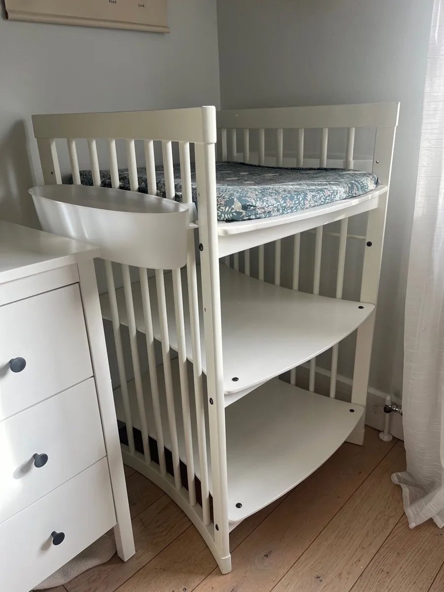 Stokke changing table clearance white