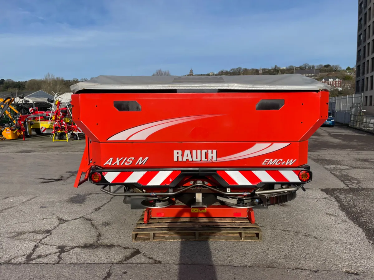 Rauch Axis M Fertiliser Spreader - Image 1