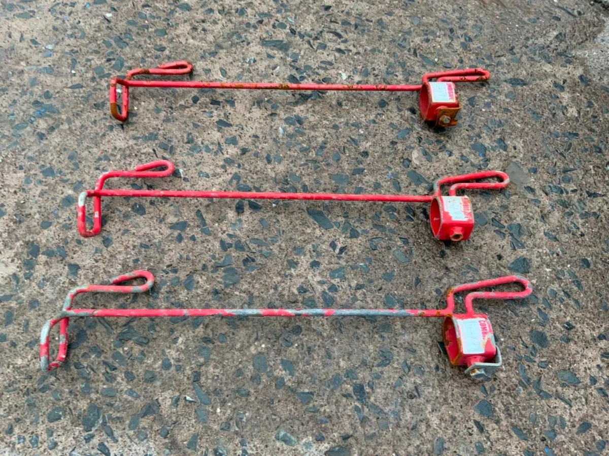 COMBI SAFE MESH BARRIER RETAINING CLAMPS. - Image 1
