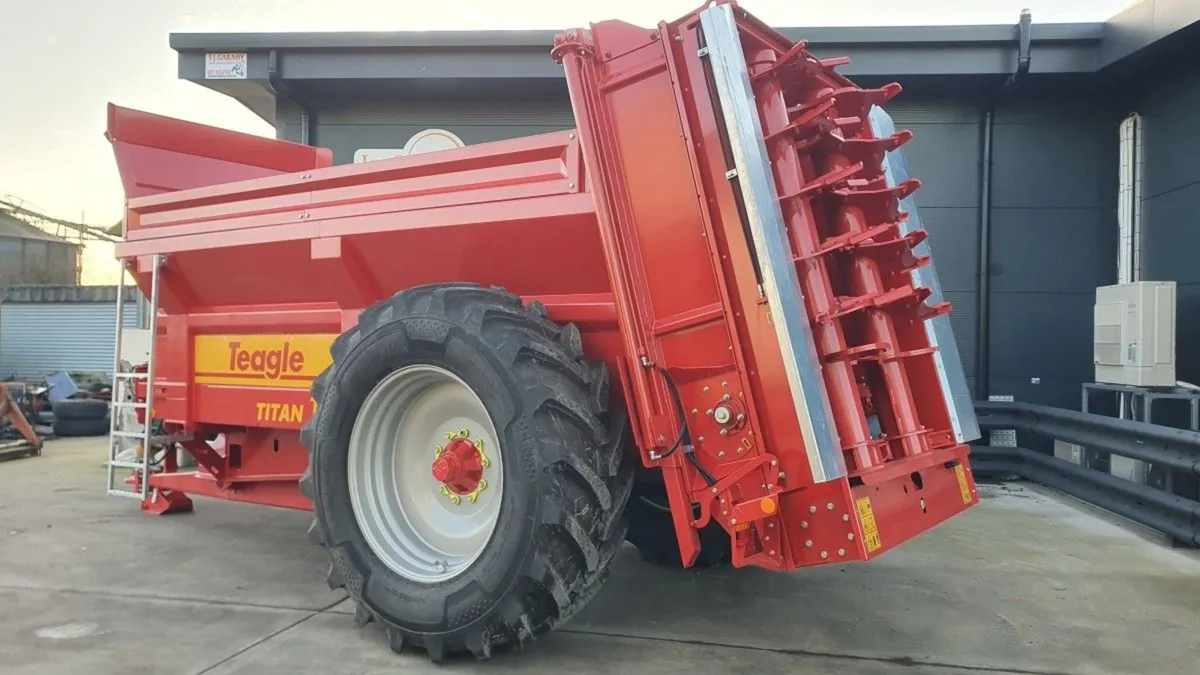 New Teagle Titan 10 Rear Dung Spreader 12.5 Tonne - Image 3