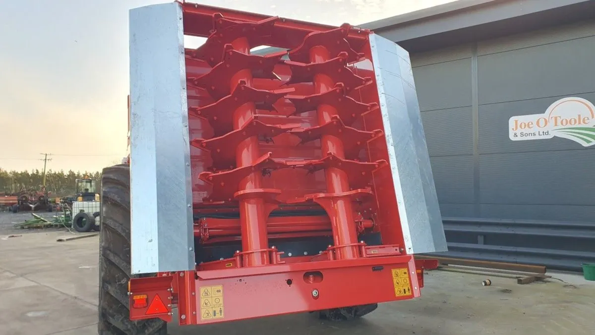 New Teagle Titan 10 Rear Dung Spreader 12.5 Tonne - Image 4