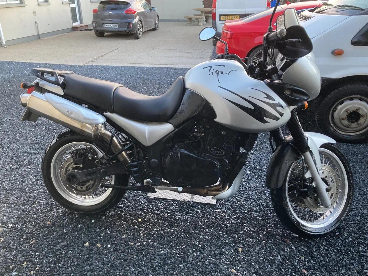 Triumph tiger deals 900 2000