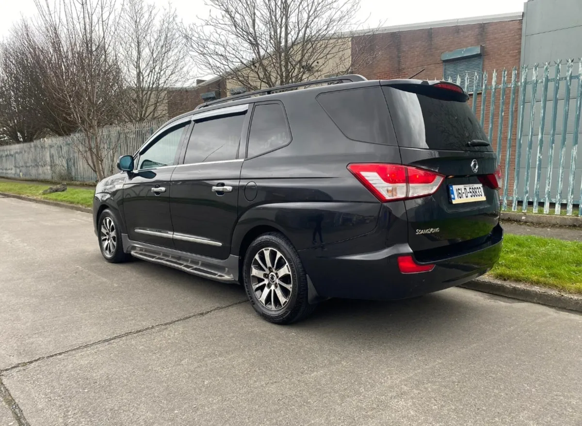 SsangYong Rodius 2016 - Image 2