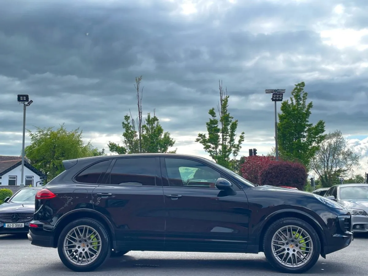Porsche Cayenne S SUV Petrol Plug IN Hybrid 4WD 4 - Image 4