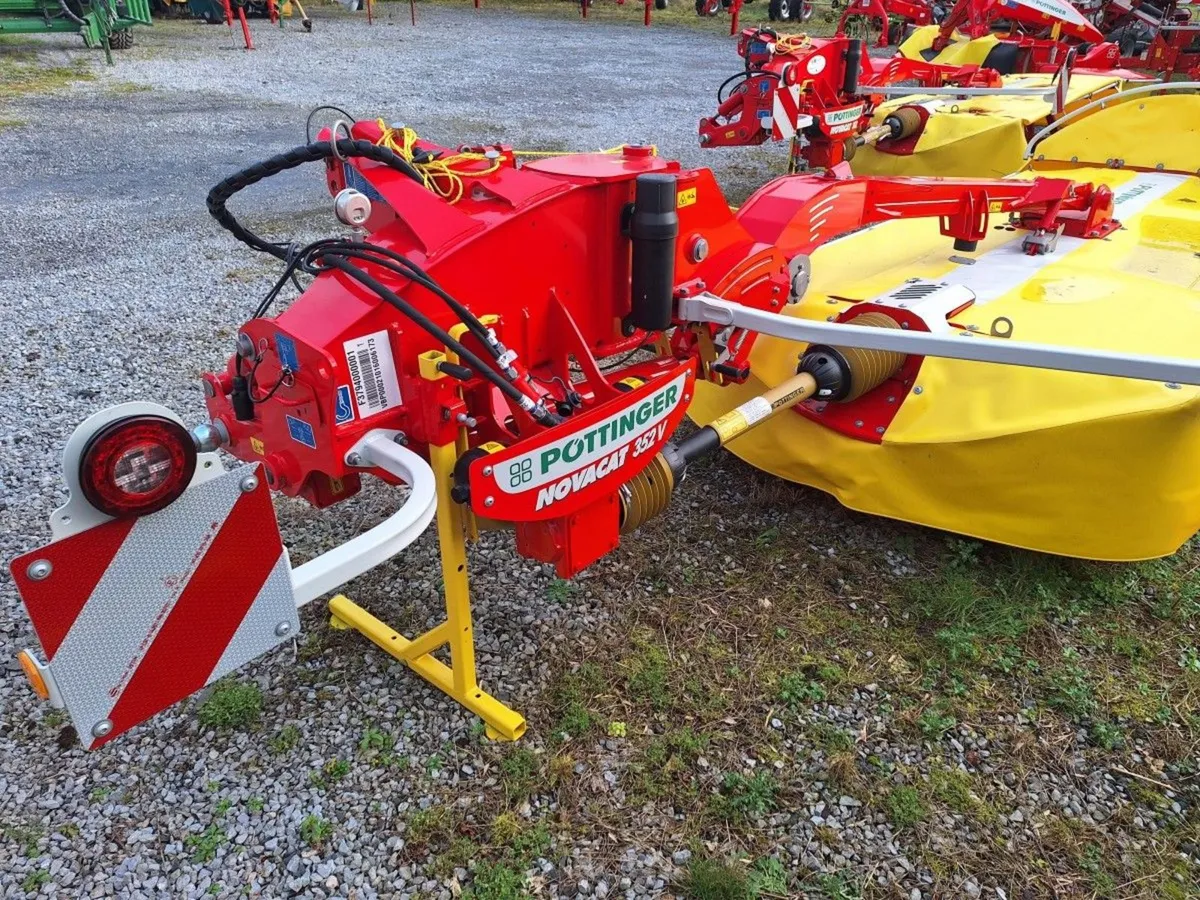 NEW POTTINGER CENTRE PIVOT REAR MOWER, - Image 2