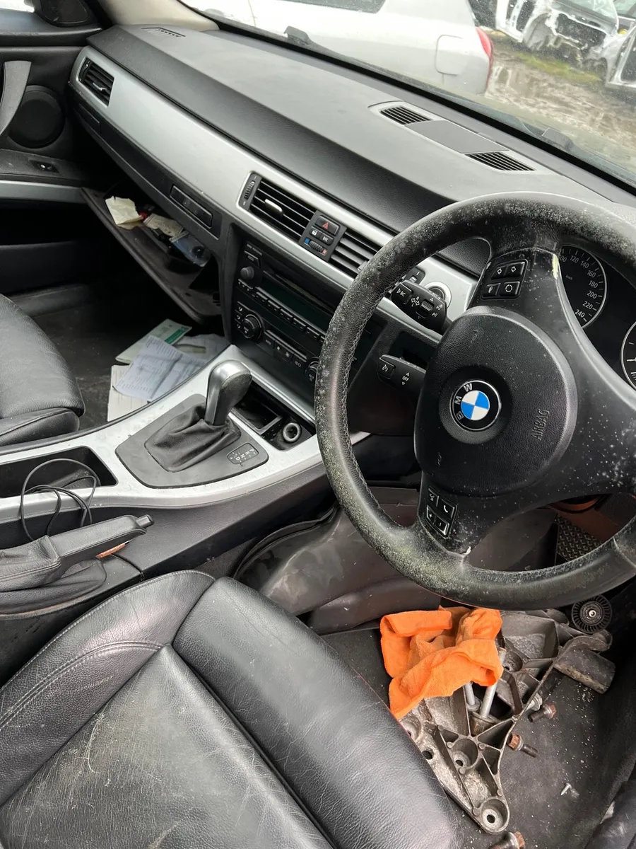 Breaking bmw e90 320d automatic 2006 schwarz2 - Image 3