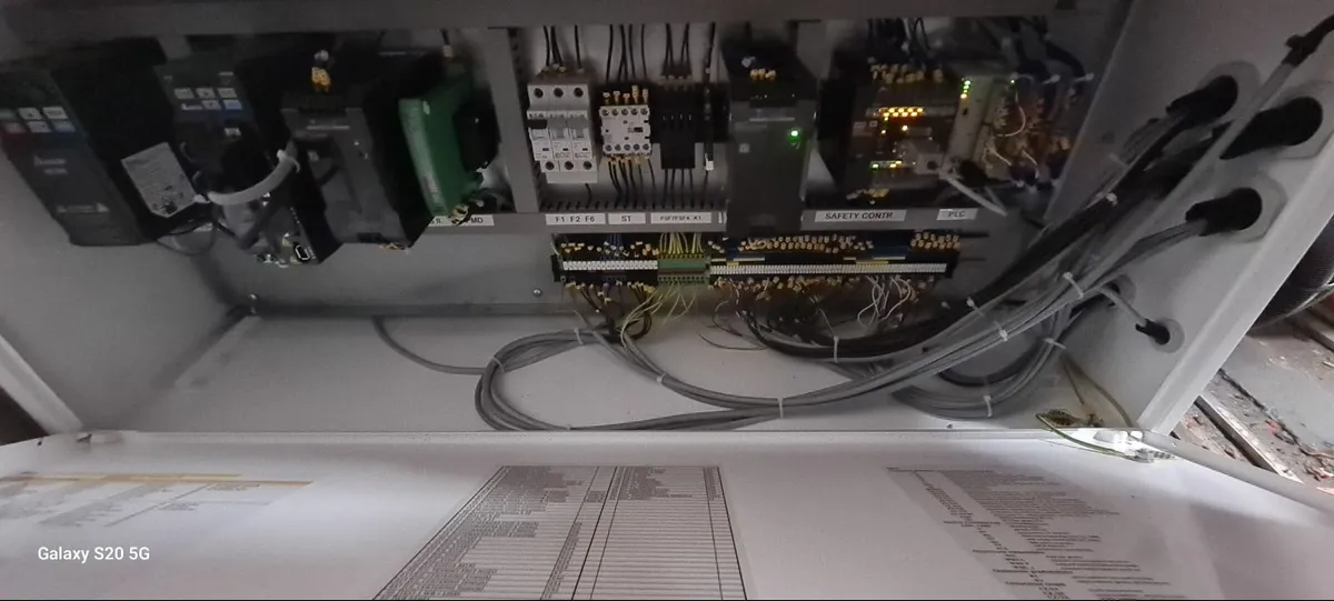 Cutting table for roller fabrics with folded table - Image 2