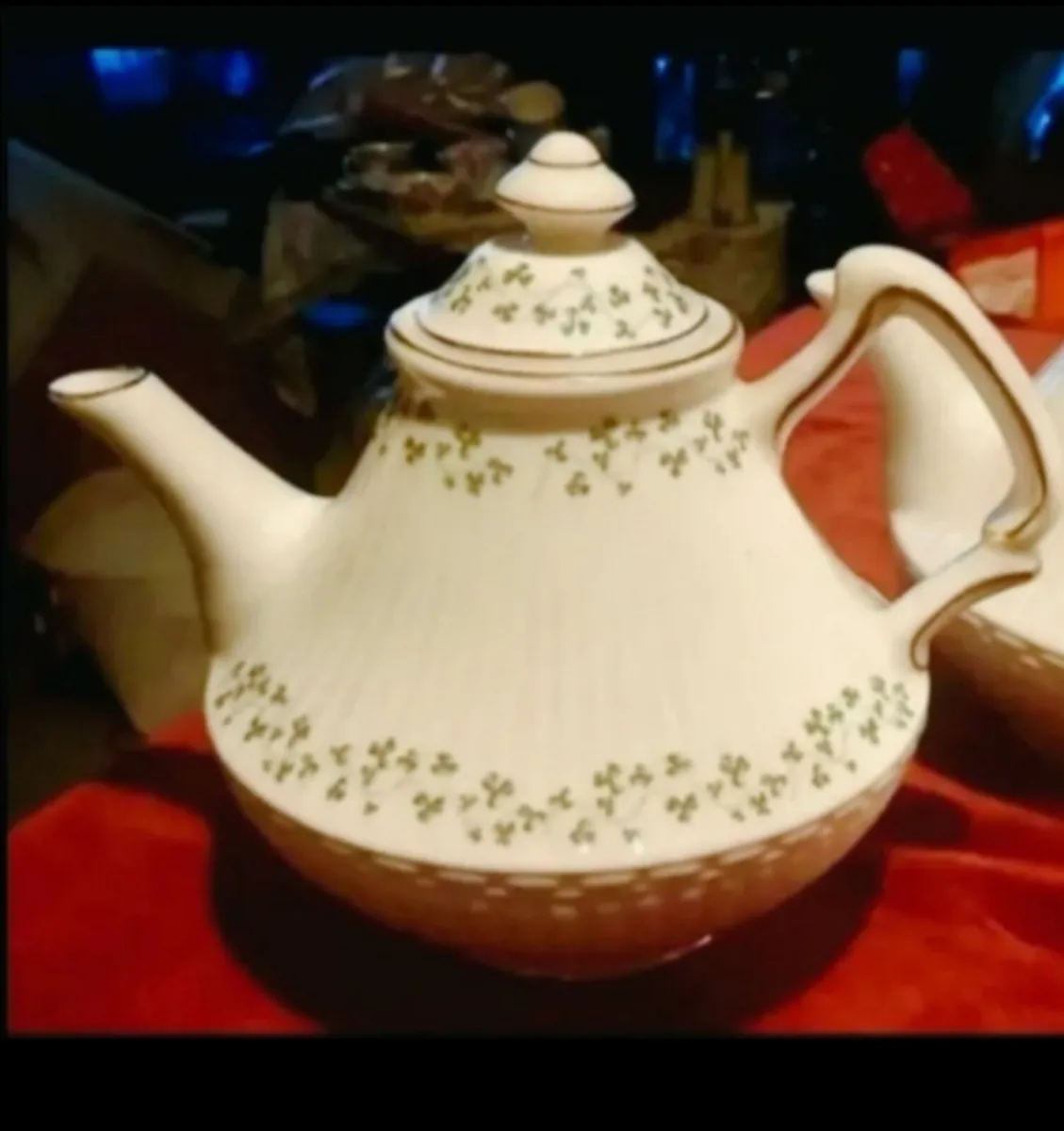 Royal Tara teapot - Image 1