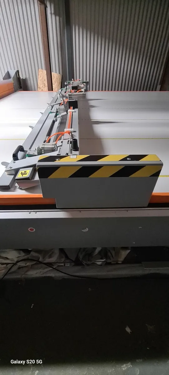 Cutting table for roller fabrics with folded table - Image 4