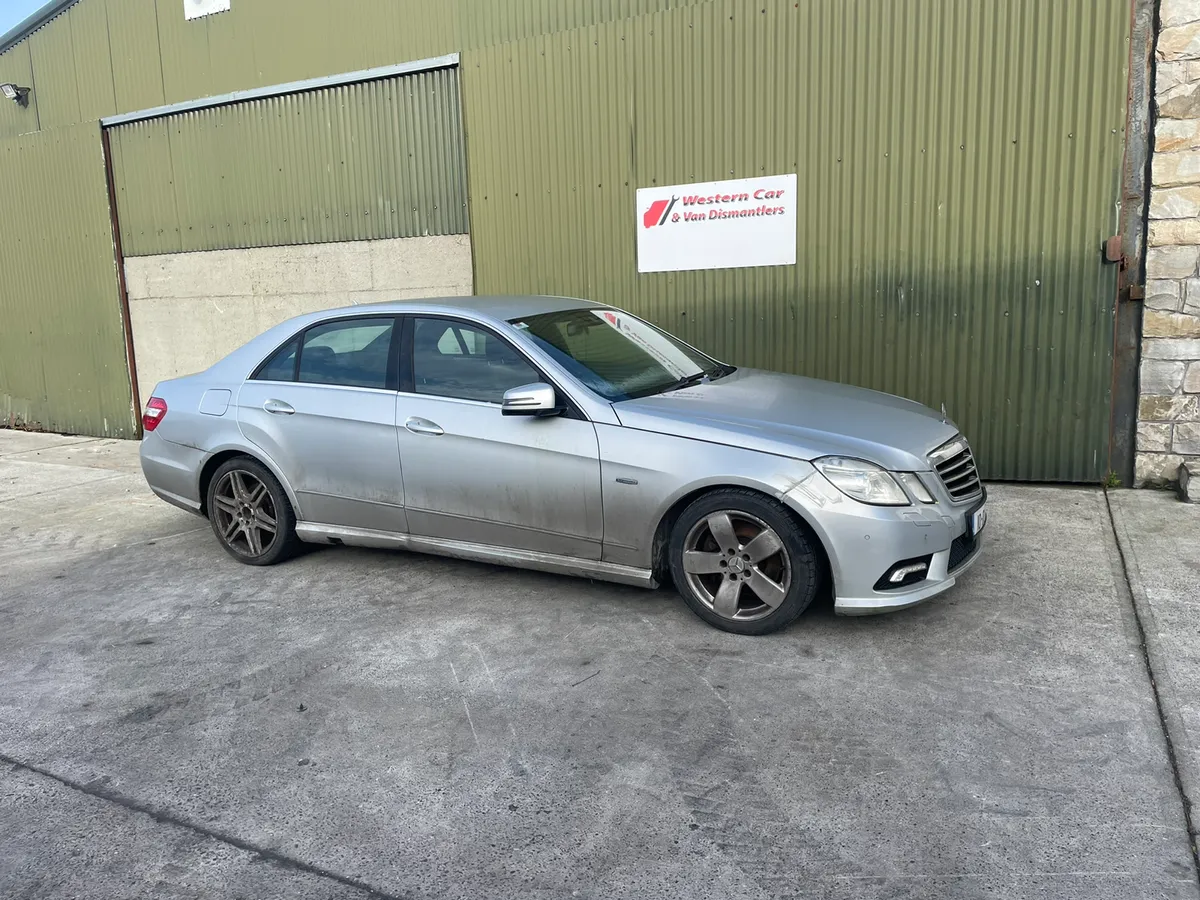 2011 Mercedes E-class 220 for dismantling - Image 1