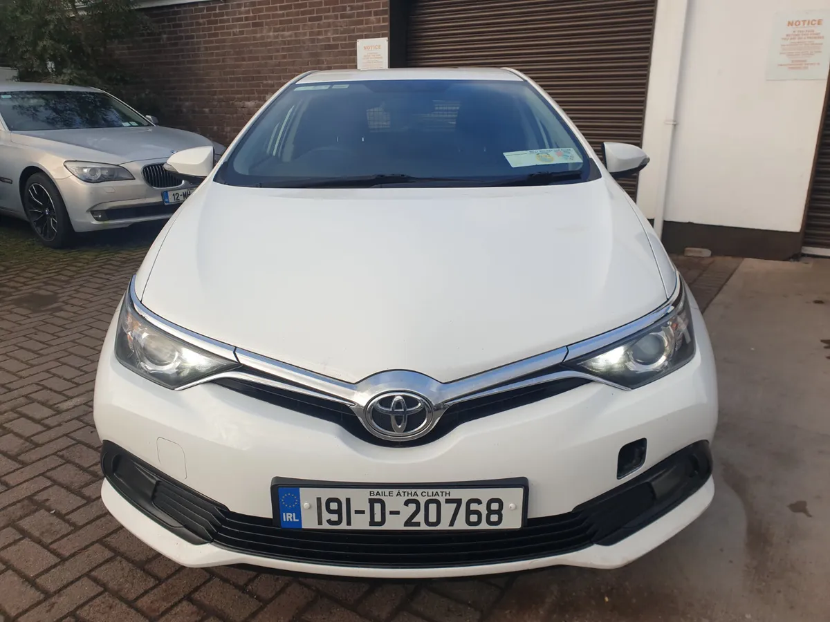 Toyota Auris 2019 van - Image 3