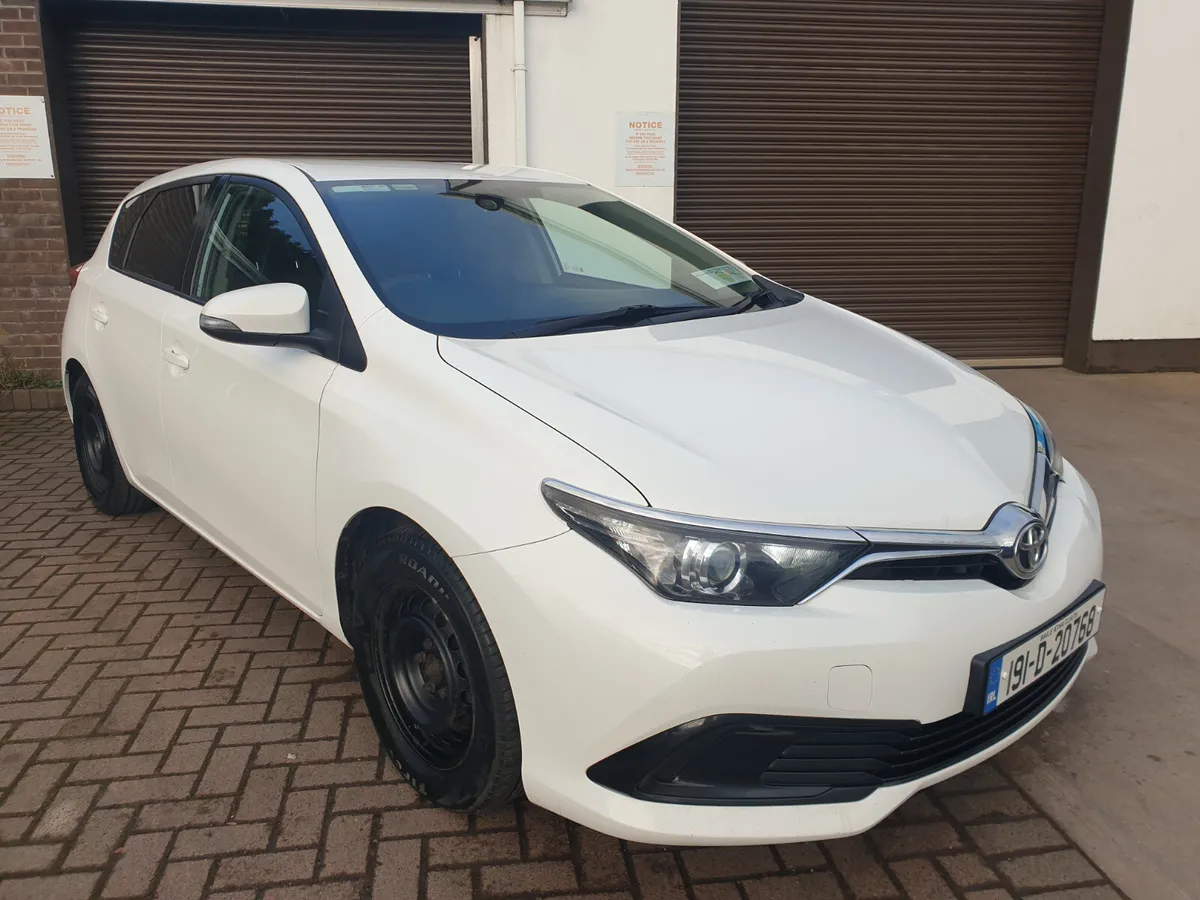 Toyota Auris 2019 van - Image 2