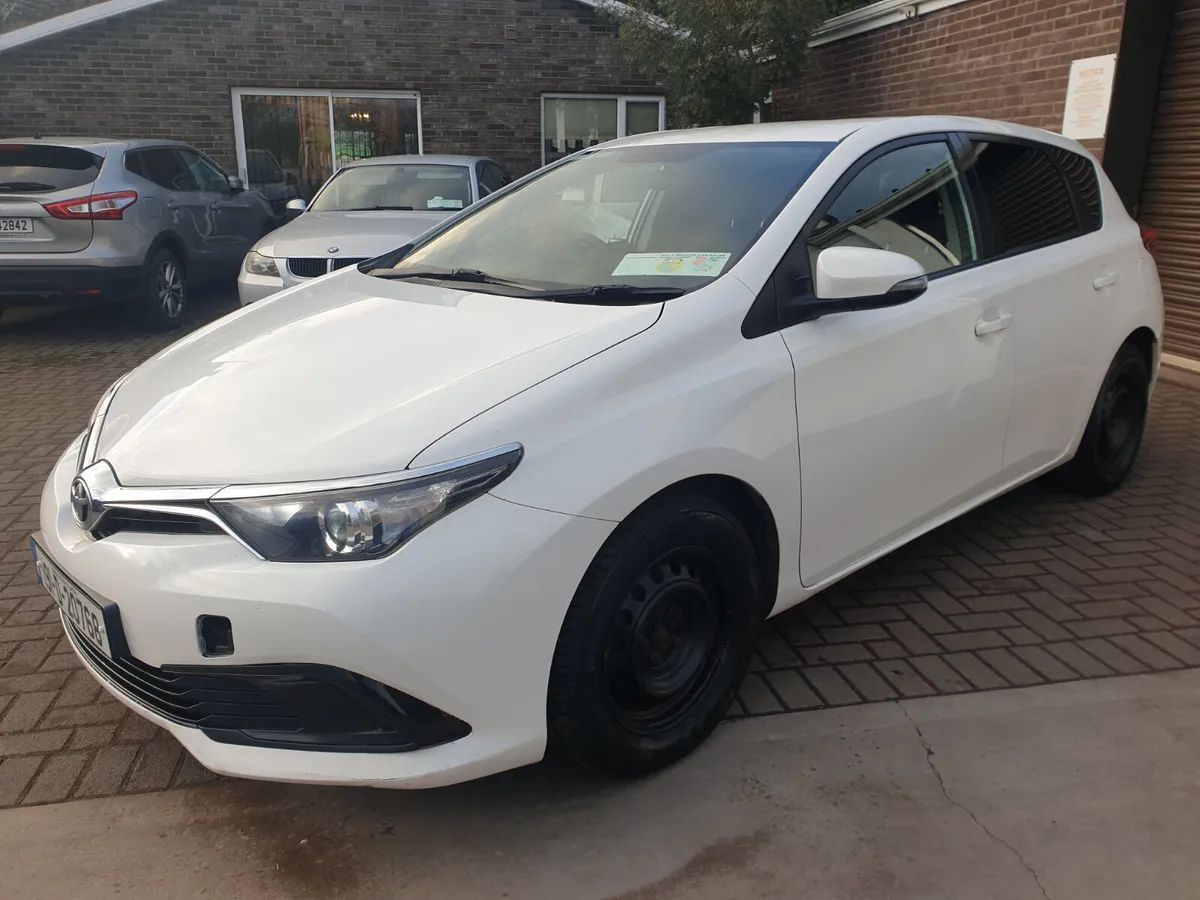 Toyota Auris 2019 van - Image 4