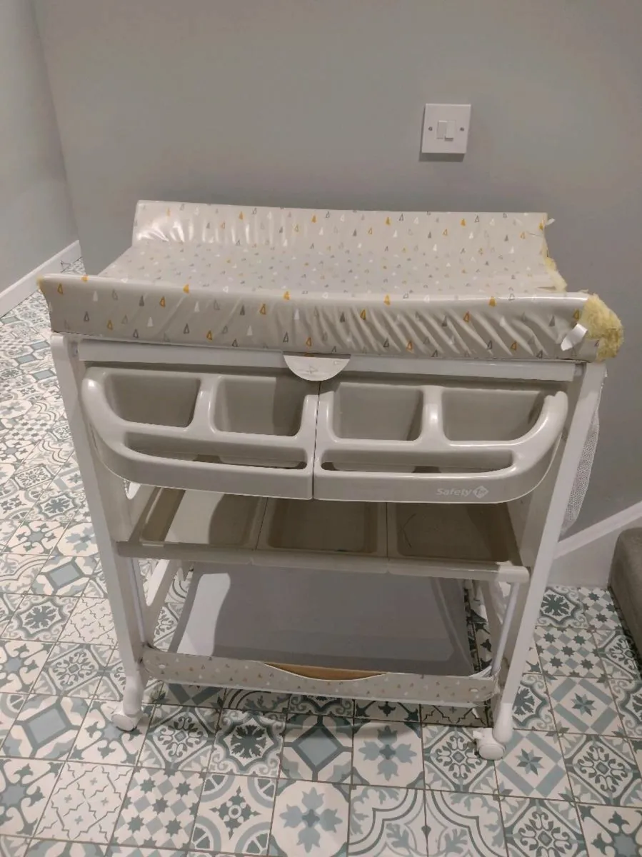 Done deal baby outlet changing unit