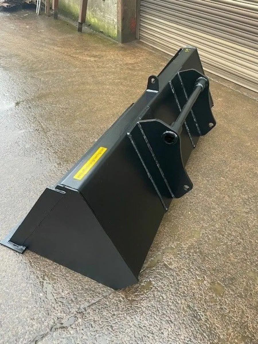 6ft 6'' Manitou Telehandler Bucket - Image 1