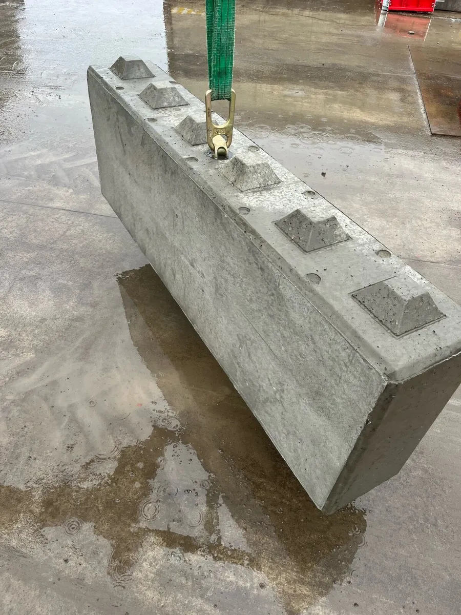 Concrete wall blocks