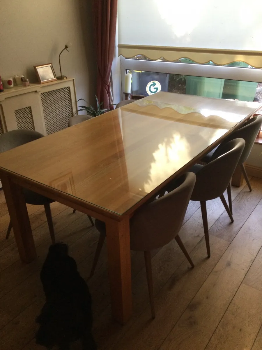 Light oak deals dining room table