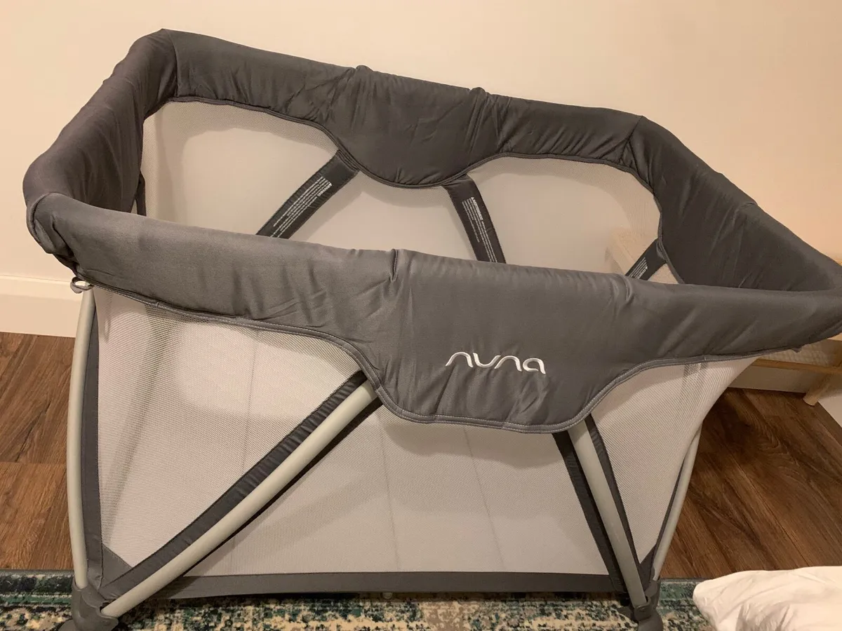 Nuna sena sales travel cot