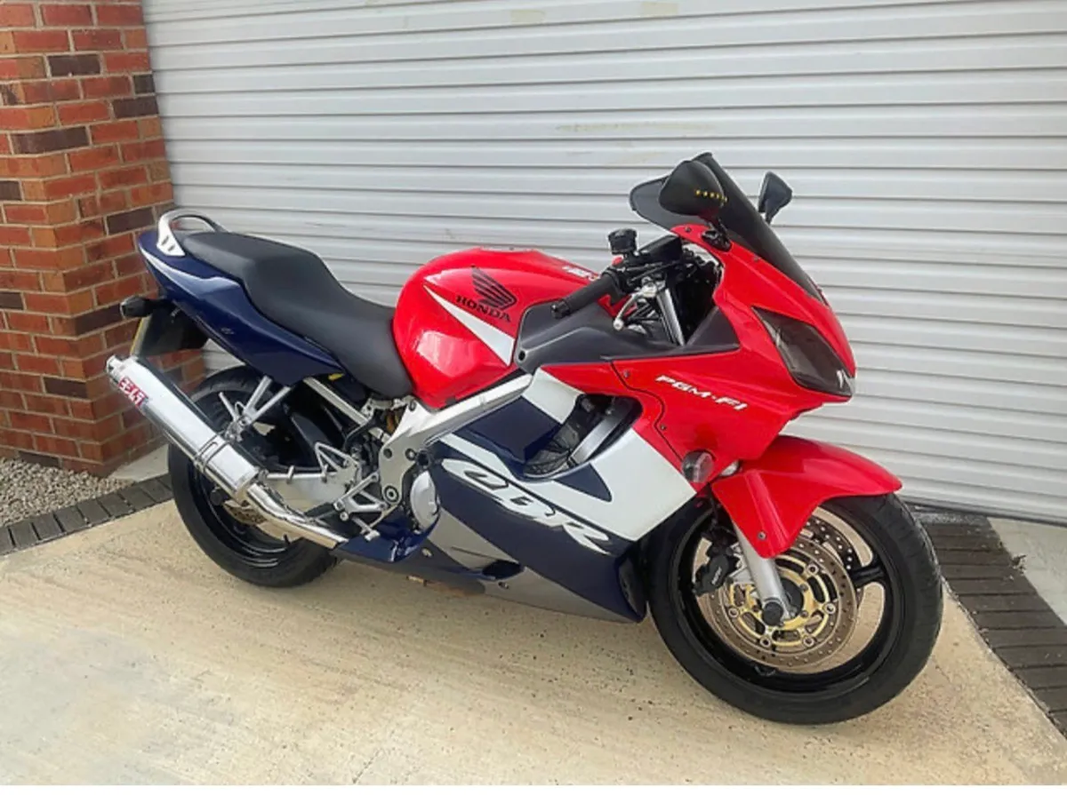 Honda CBR600F PGM Fi Low Miles Yoshimuri - Image 2