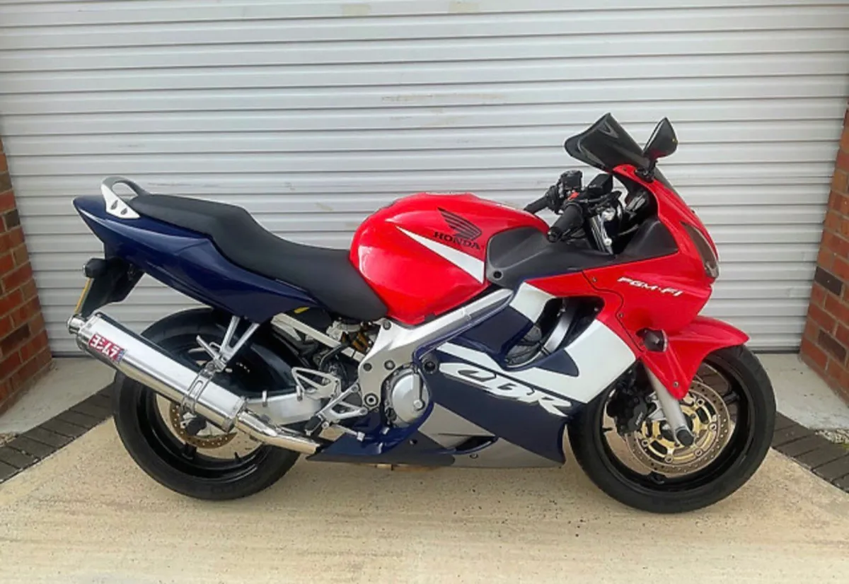 Honda CBR600F PGM Fi Low Miles Yoshimuri - Image 3