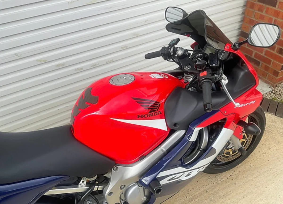 Honda CBR600F PGM Fi Low Miles Yoshimuri - Image 4