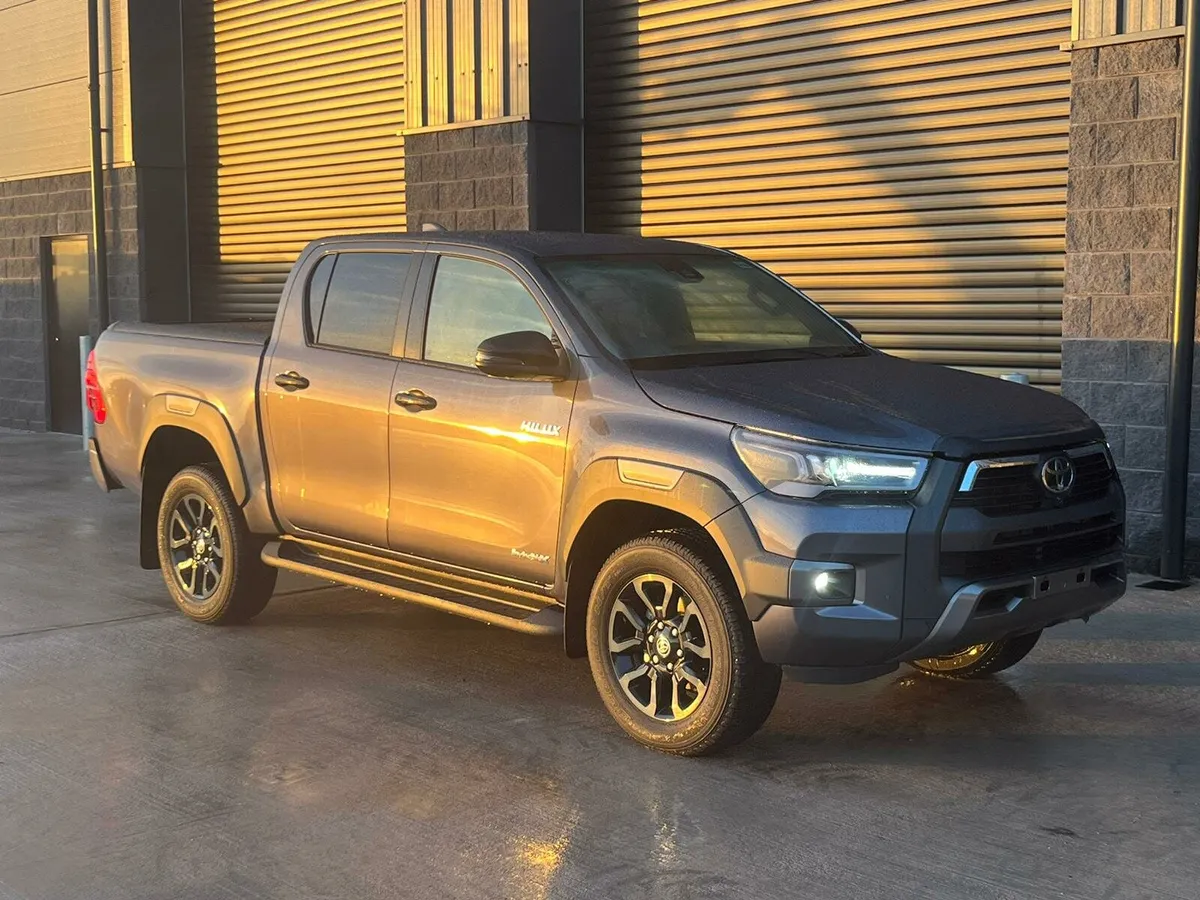 Toyota hilux invincible X new