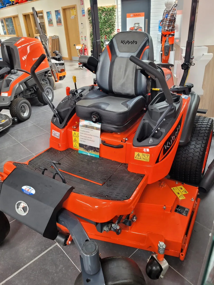 New Kubota ZD1211 Zero Turn Mower - Image 4