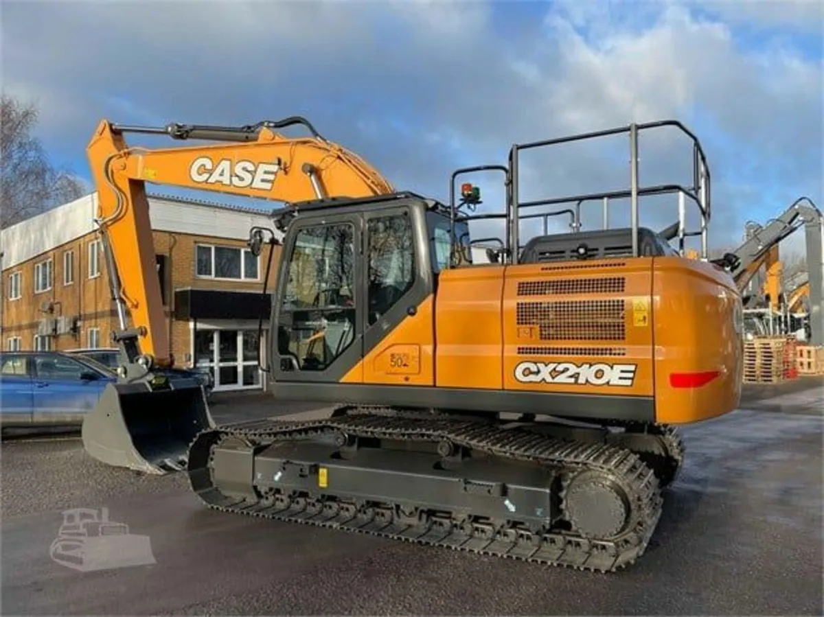 UK Machinery Sourcing - Large Excavators - Image 2