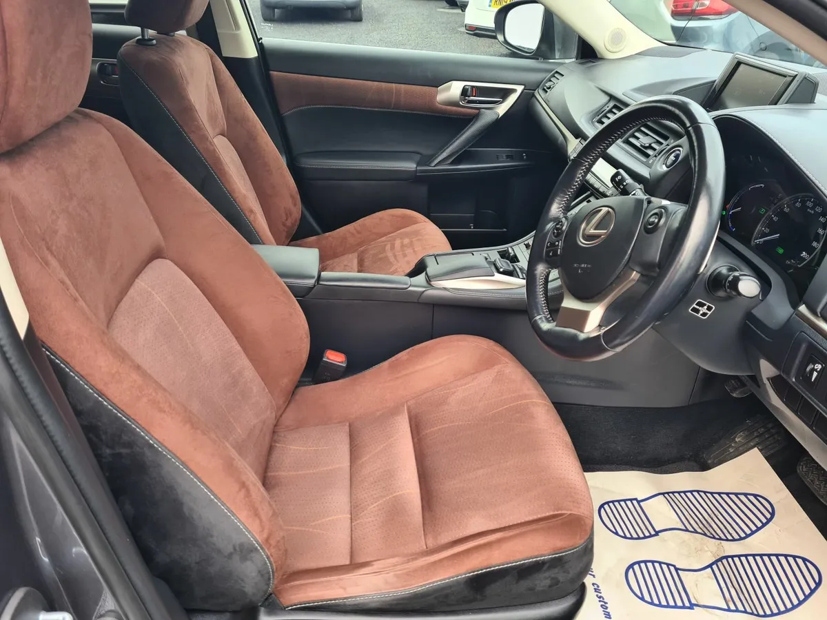 LEXUS CT 200 LOW Mileage/Leather Seats - Image 2