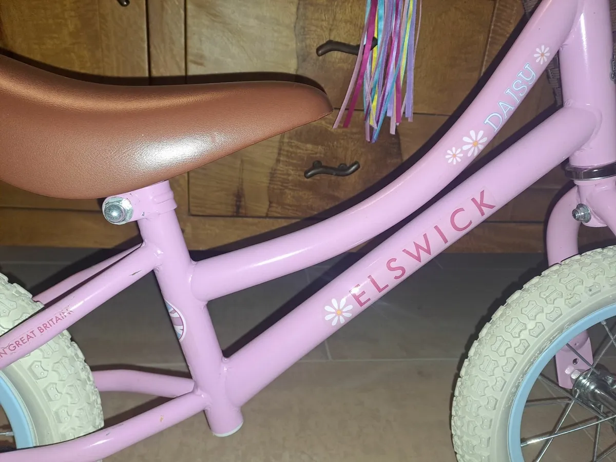 Elswick daisy store balance bike